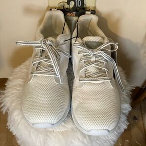 BRAND NEW WOMANS SHOES SIZE 10! NWT! SMOKE FREE HOME!